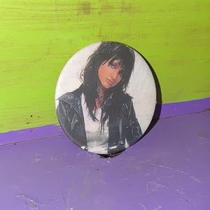 🖤Ashlee Simpson Large Pin🖤 - MUST BUNDLE